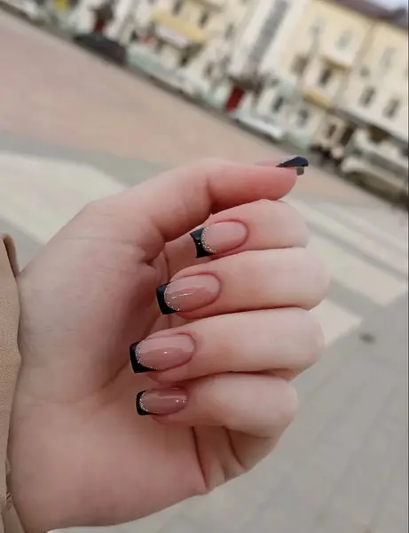 عکس کاشت ناخن دخترانه شیک مشکی