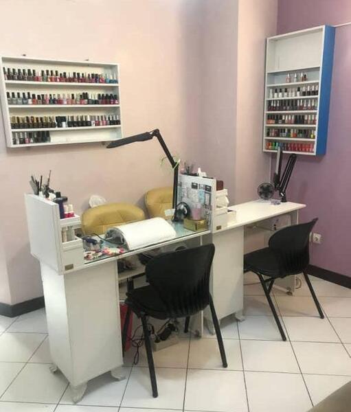 عکس کاشت ناخن در آرایشگاه