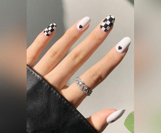 عکس کاشت ناخن دخترانه مشکی