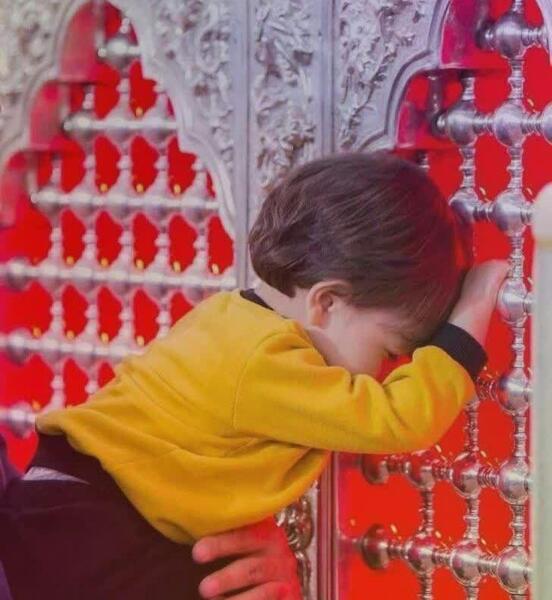 عکس بچه در حرم امام حسین