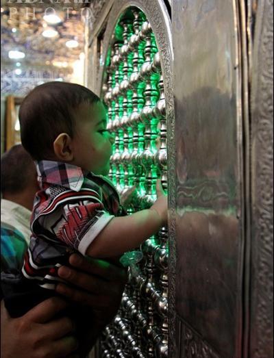 عکس بچه در حرم امام حسین