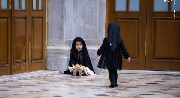 عکس بچه در حرم امام حسین
