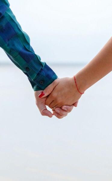 عکس تصویر زمینه دست عاشقانه