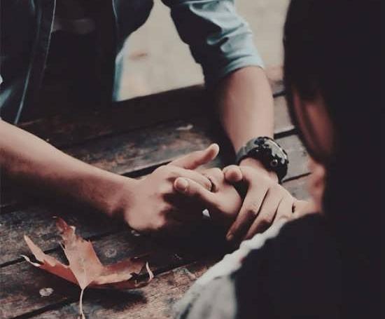 عکس دست عاشقانه برای تصویر زمینه