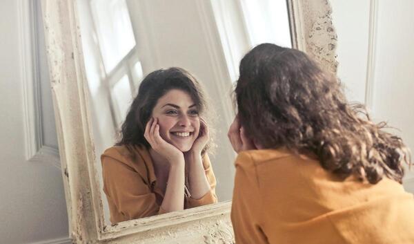 عکس تصویر در آینه