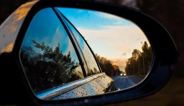 عکس تصویر در آینه