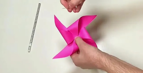 عکس از فرفره کاغذی
