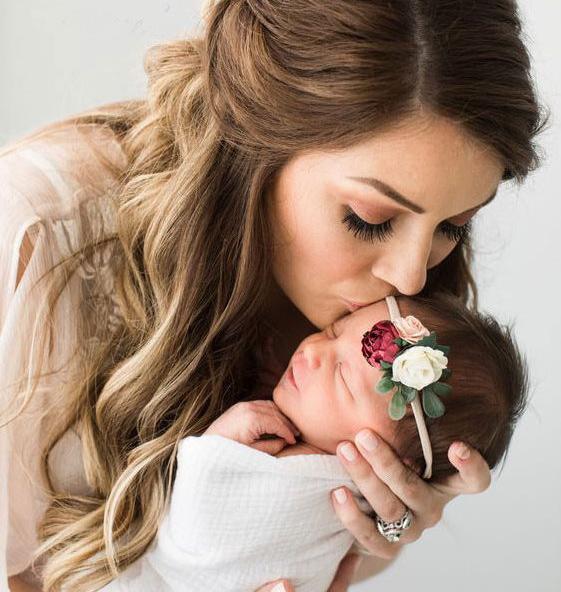 عکس پروفایل مادر و نوزاد دختر
