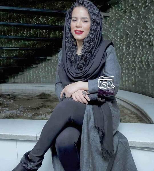 عکس مهراوه شریفی نیا در خارج