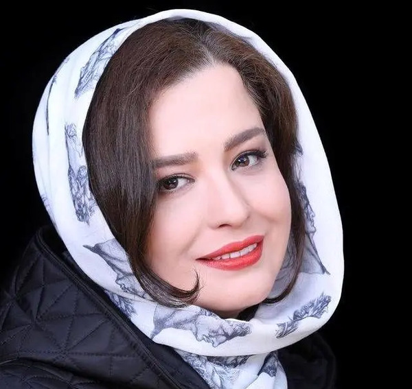 عکس مهراوه شریفی نیا و خواهرش