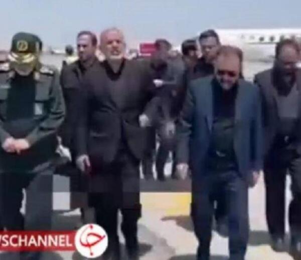 عکس خانواده رئیسی در فرودگاه مشهد