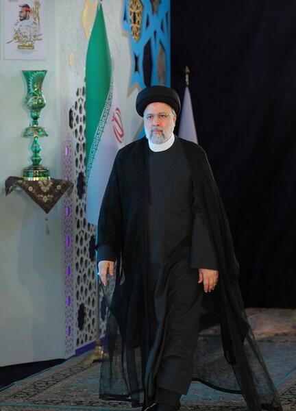عکس رئیسی در کنار رهبری
