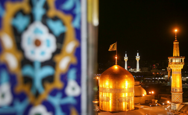 عکس آقای رئیسی در حرم امام رضا