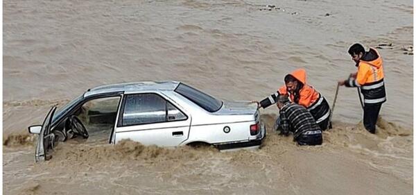 عکس رئیسی در سیل سیستان و بلوچستان