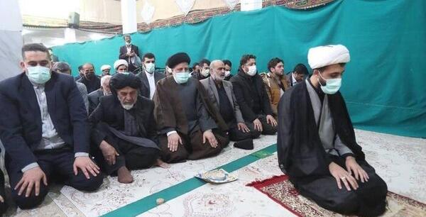 عکس رئیسی بین مردم