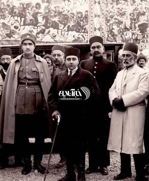 رو گردنش گلوبند عکس رضاشاه