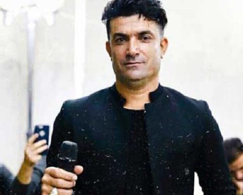 دانلود آهنگ رو گردنش گلوبند عکس رضا شاه