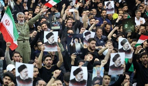 عکس فرزندان رئیسی در مراسم خاکسپاری