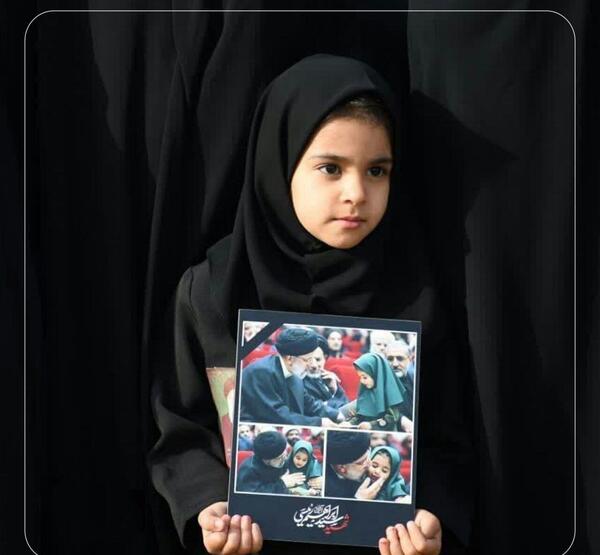 عکس فرزندان رئیسی در مراسم خاکسپاری