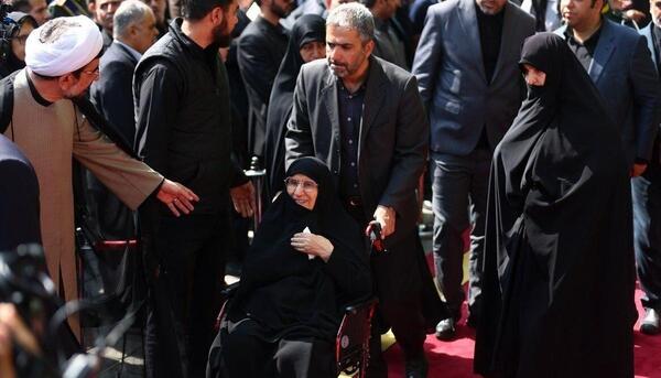 عکس فرزندان رئیسی در مراسم خاکسپاری