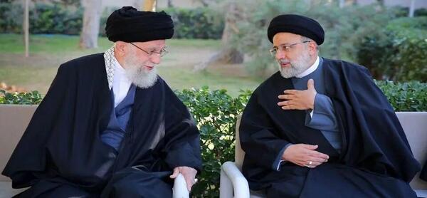 عکس فرزندان رئیسی در مراسم خاکسپاری