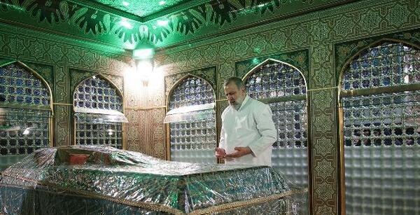 عکس قبر رئیسی و همسرش