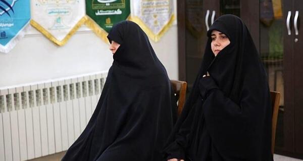 عکس همسر رئیسی و دخترانش