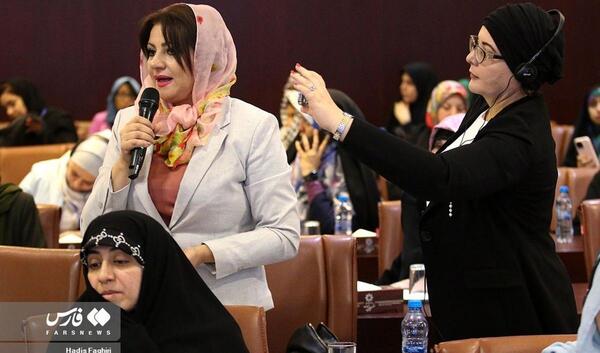 عکس همسر رئیسی و دخترانش