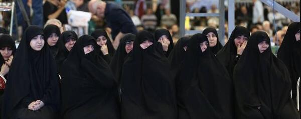 عکس همسر رئیسی و دخترانش