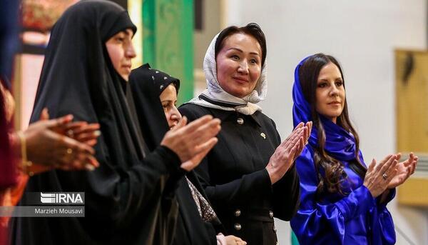 عکس همسر رئیسی و دخترانش
