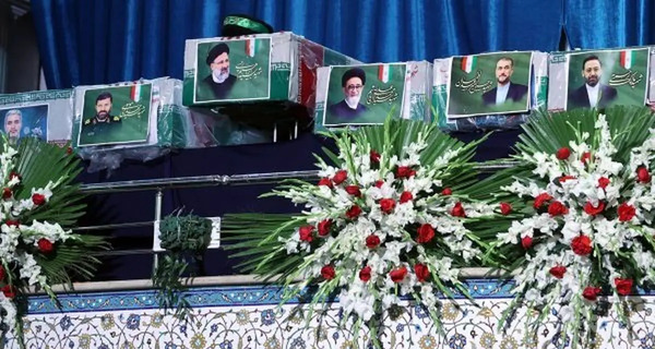 عکس همسر رئیسی در تشییع جنازه