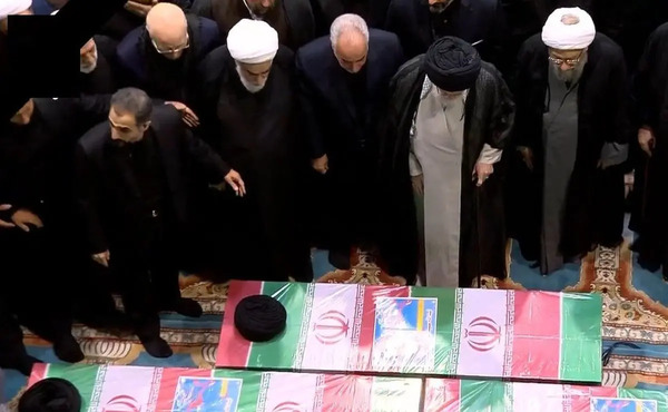 عکس آیت الله رئیسی و رهبری