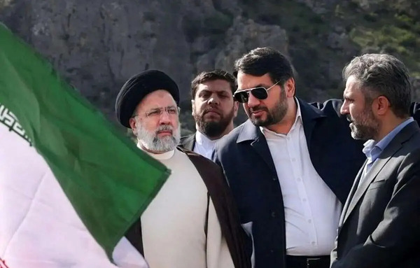 عکس و فیلم از بالگرد رئیسی