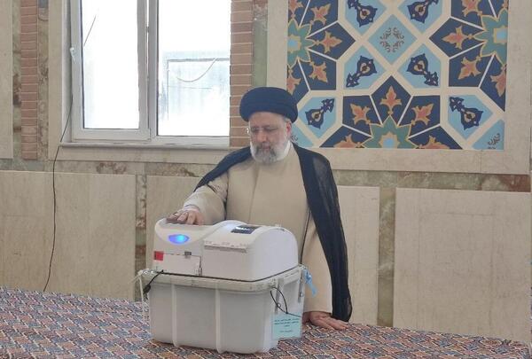 عکس شناسنامه ابراهیم رئیسی
