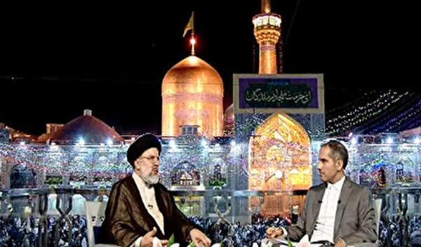 عکس رئیسی در کنار حرم امام رضا