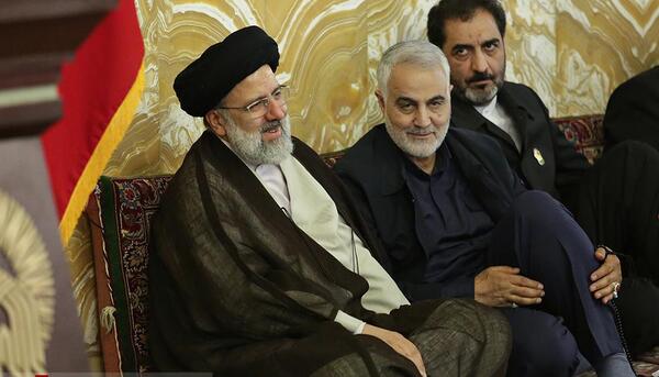 عکس رئیسی حرم امام رضا