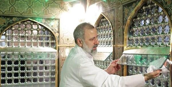 عکس رئیسی حرم امام رضا