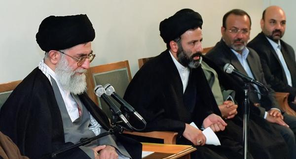 عکس شهید رئیسی کنار رهبر