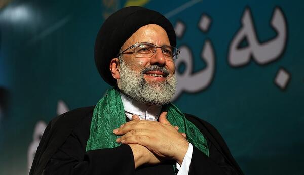 عکس آقای رئیسی با شال سبز