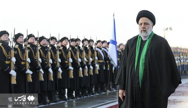عکس آقای رئیسی با شال سبز