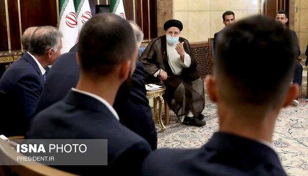 عکس رئیسی با پرچم ایران