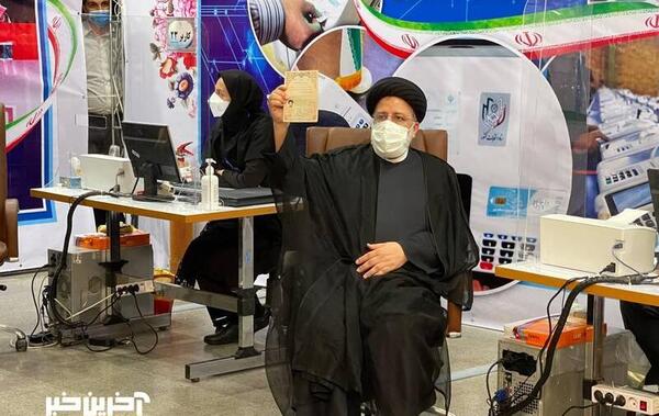 عکس رئیسی در انتخابات ۱۴۰۰