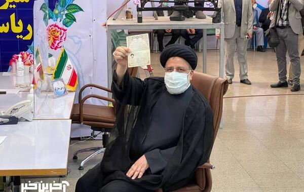 عکس رئیسی در انتخابات ۱۴۰۰