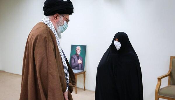 عکس شهید رئیسی با رهبر و سردار سلیمانی