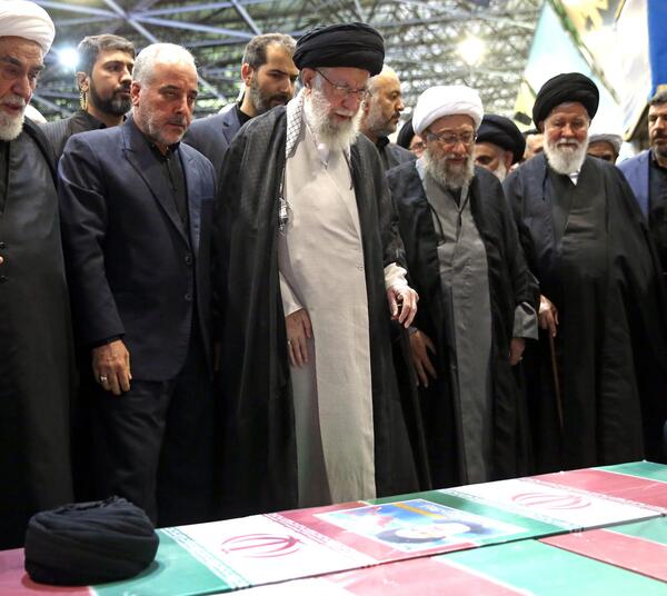عکس شهید رئیسی و امام خامنه ای