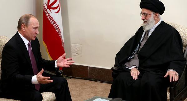 عکس رئیسی در کنار خامنه ای