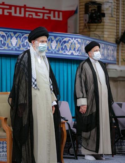 عکس رئیسی در کنار خامنه ای