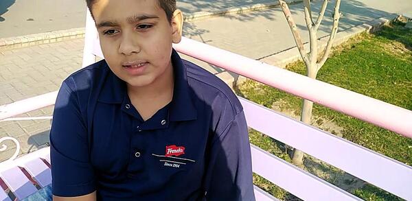 عکس سوزاندن کاغذ با ذره بین
