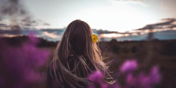 عکس تصویر زمینه دختر زیبا