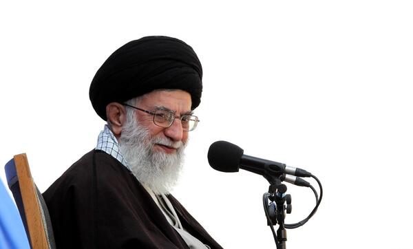 عکس رهبری زمینه سفید